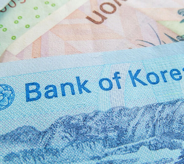 Asia FX slips, dollar steady on rate uncertainty; S.Korean won slides on BOK cut