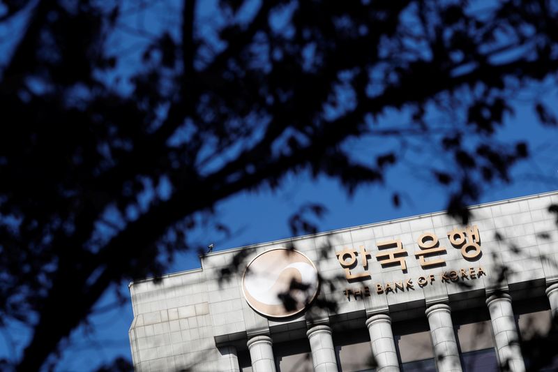 © Reuters. FILE PHOTO: The logo of the Bank of Korea is seen in Seoul, South Korea, November 30, 2017. REUTERS/Kim Hong-Ji/File Photo