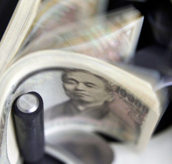 Asia FX slips ahead of Fed rate decision, dollar remains near 3-week high